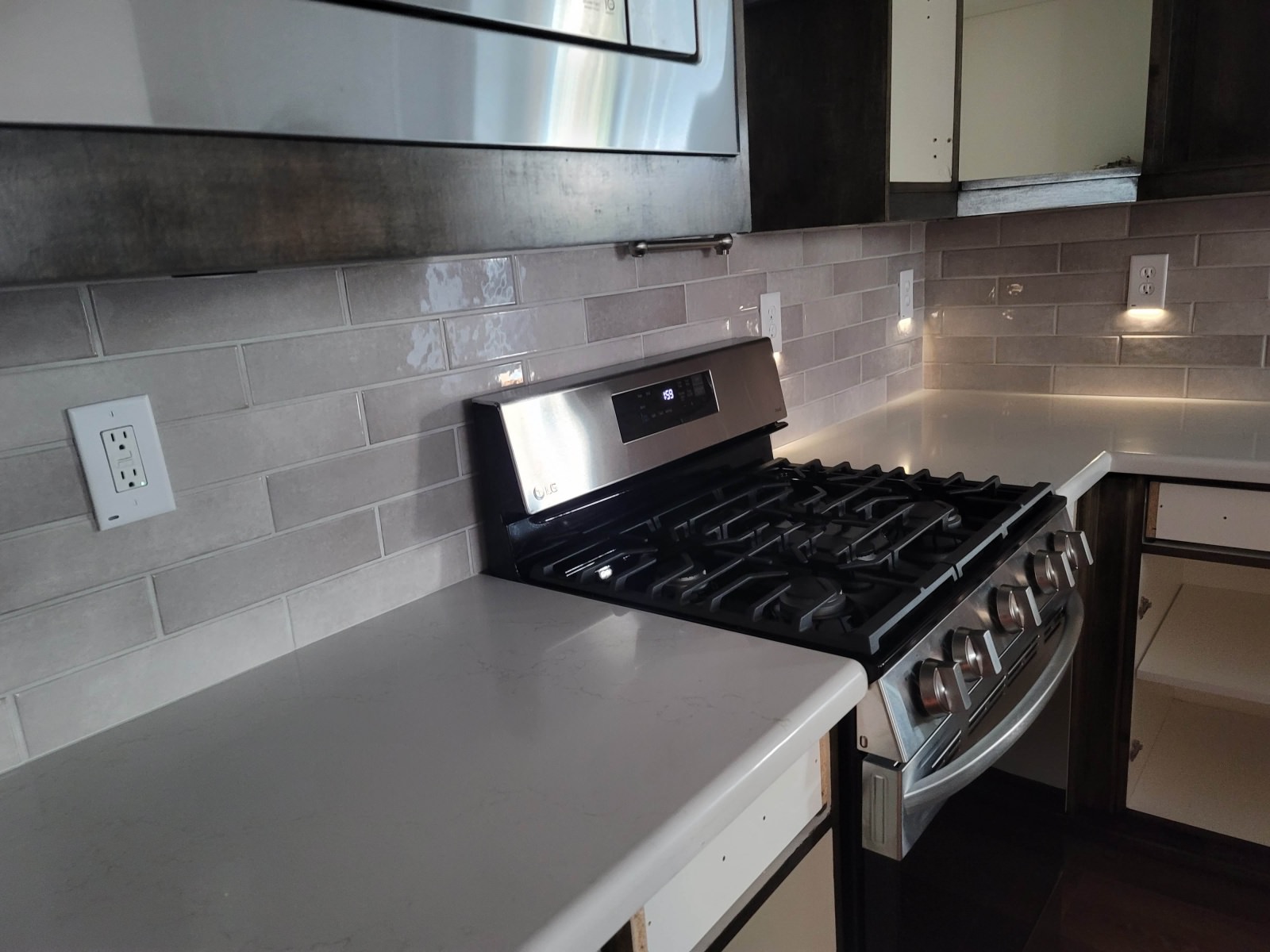 kitchen corner with oven built by all pro builders - lightbox