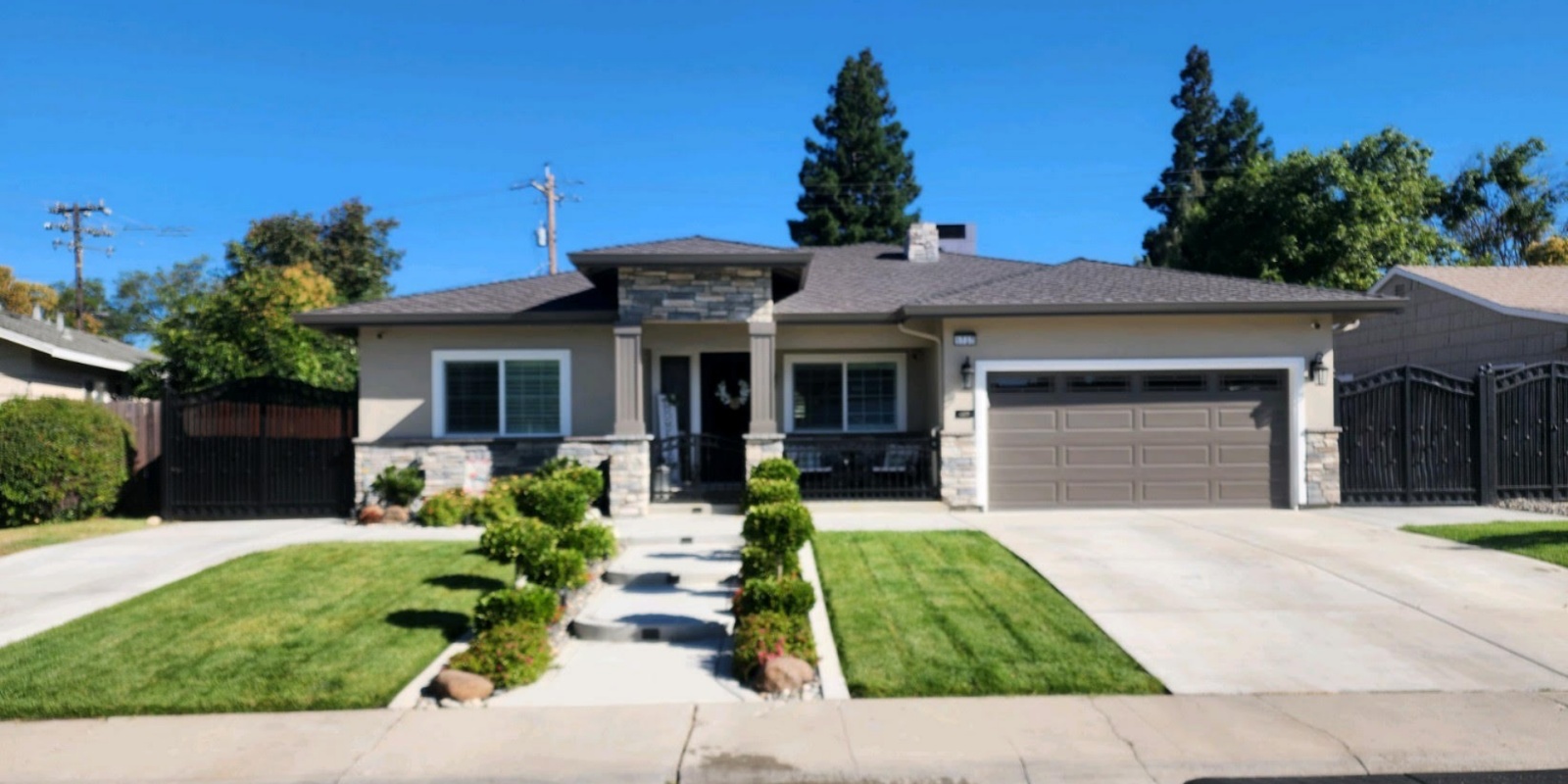 custom home built by all pro builders - front view - lightbox